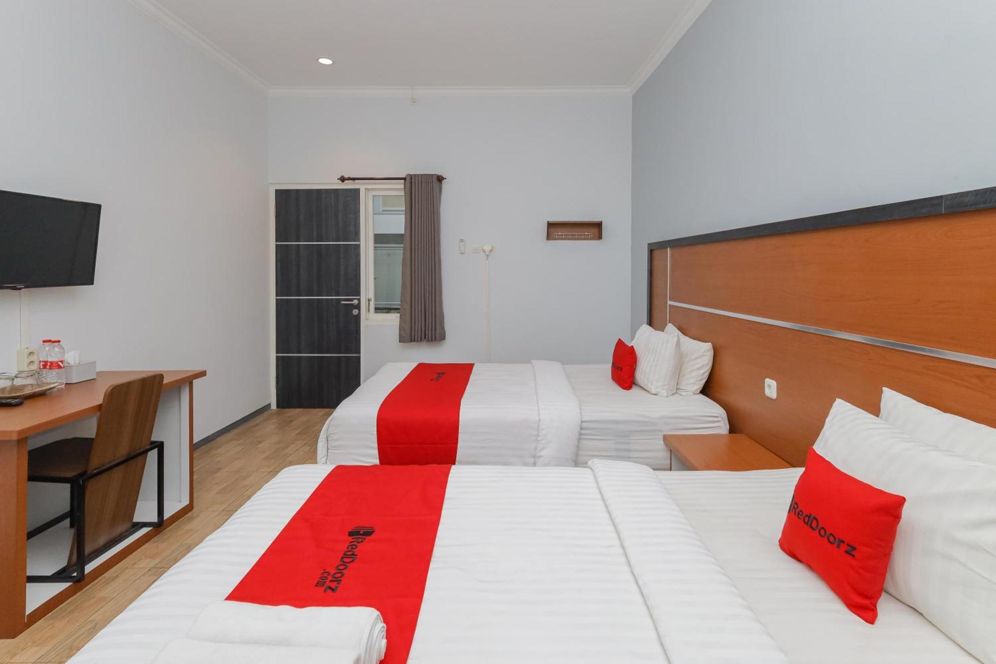 מאלאנג Reddoorz Plus At Swun Stay Raya Langsep מראה חיצוני תמונה