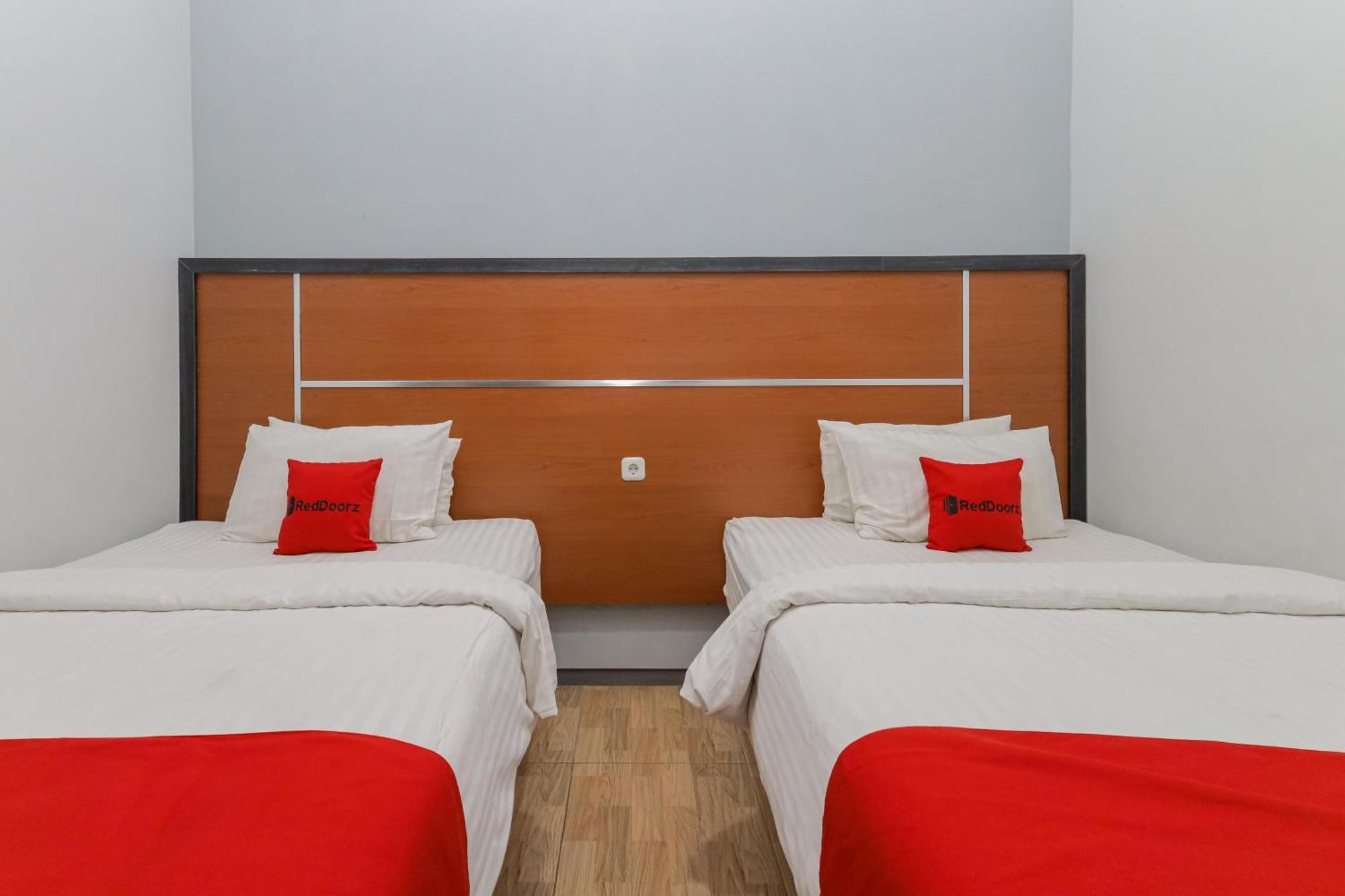 מאלאנג Reddoorz Plus At Swun Stay Raya Langsep מראה חיצוני תמונה